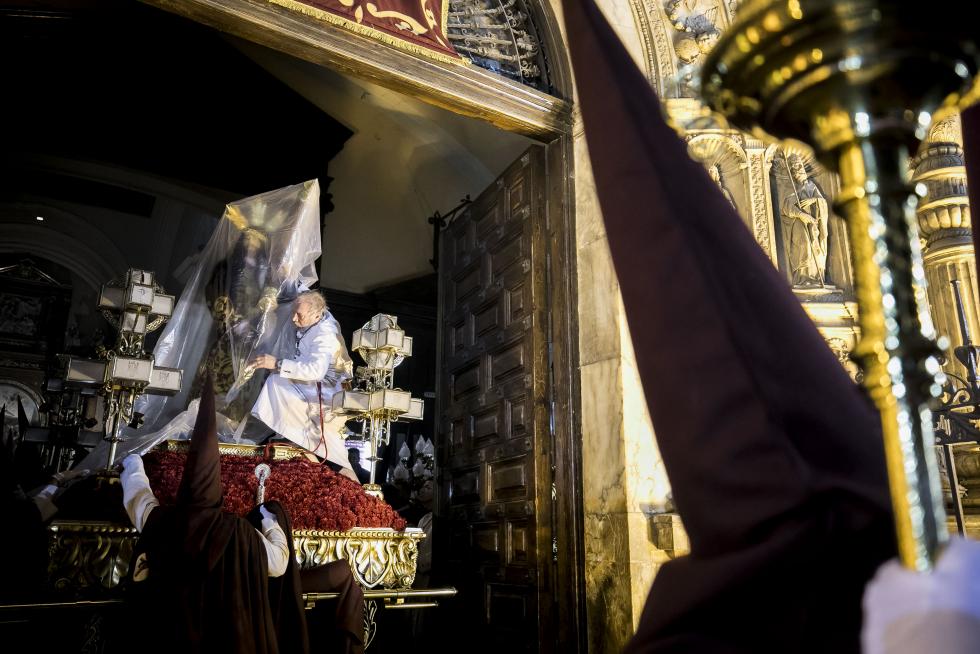 Imágenes de las procesiones del Lunes Santo en Zaragoza
