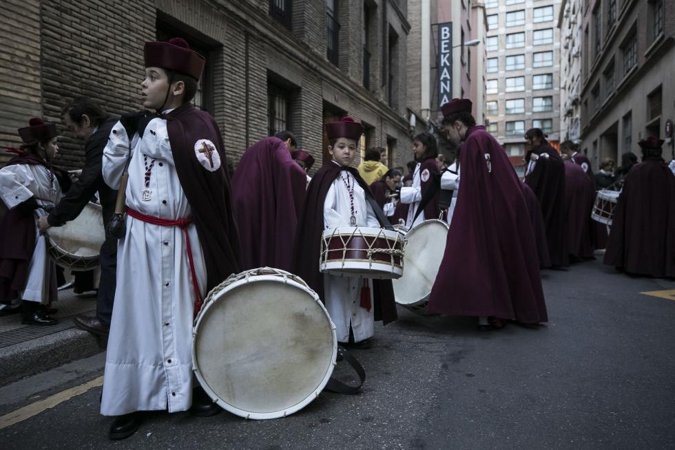 Imágenes de las procesiones del Lunes Santo en Zaragoza