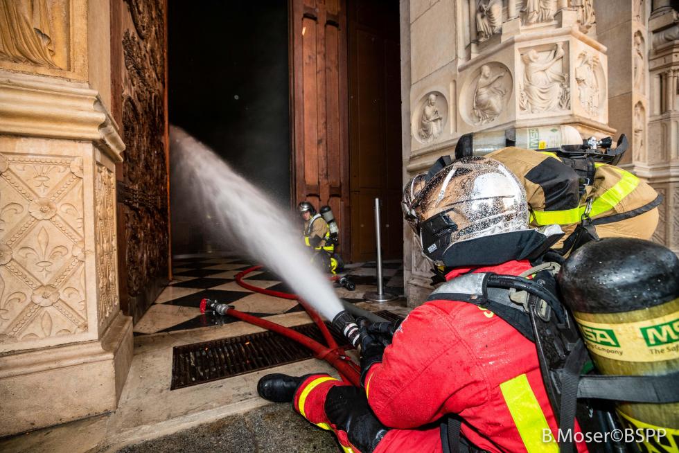 El incendio que ha devastado la catedral de Notre Dame en París ya ha sido controlado.