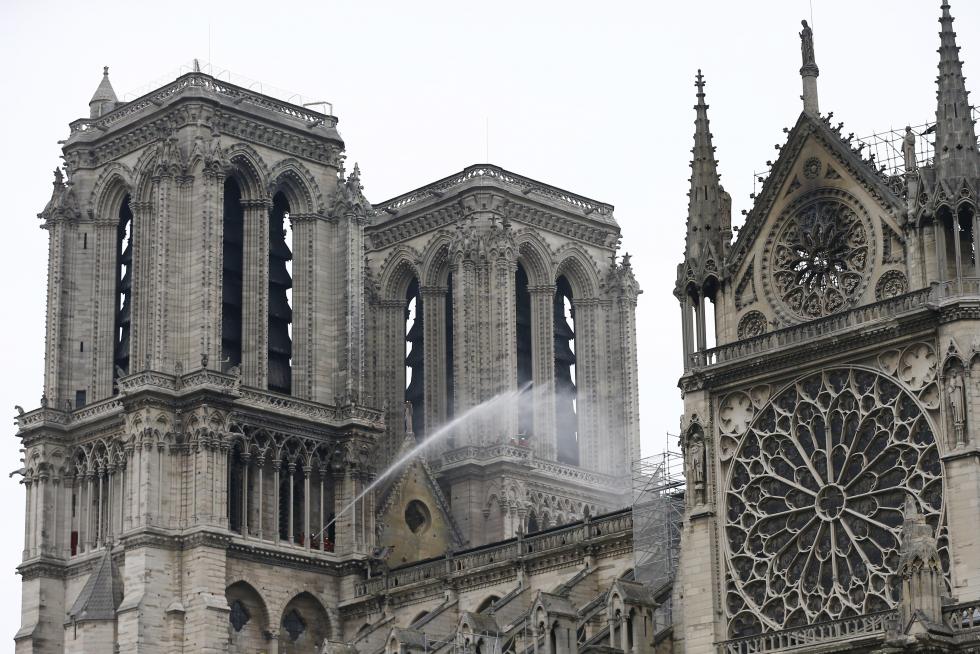 El incendio que ha devastado la catedral de Notre Dame en París ya ha sido controlado.