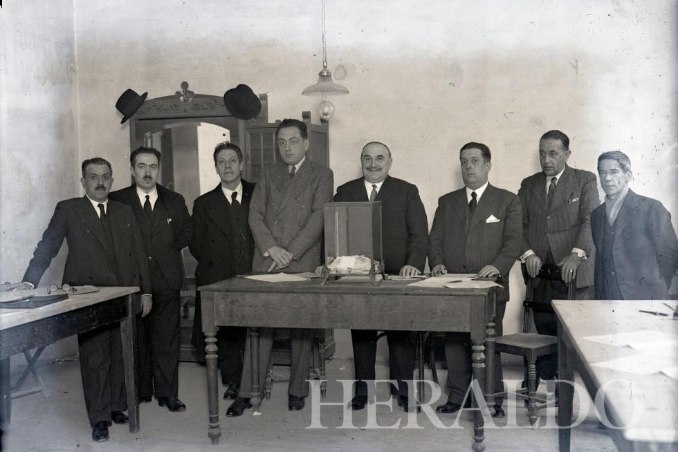 Ciudadanos votando en elecciones celebradas antes de 1936 en Aragón