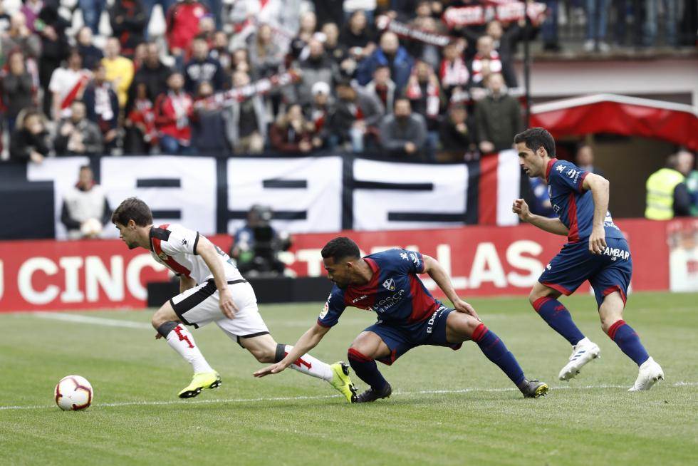 Encuentro disputado entre el Rayo Vallecano y la SD Huesca.