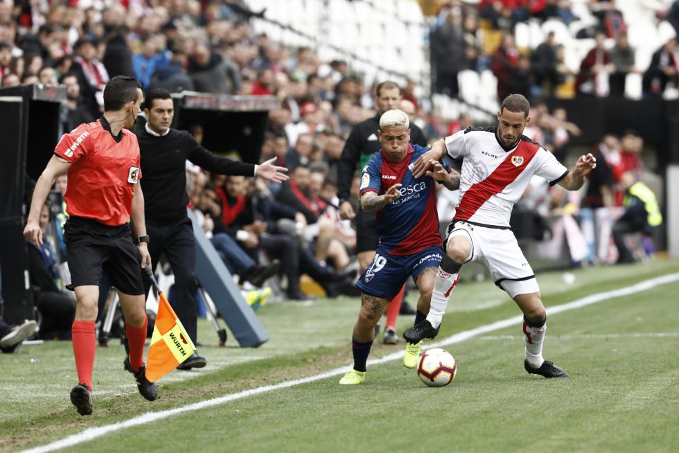 Encuentro disputado entre el Rayo Vallecano y la SD Huesca.