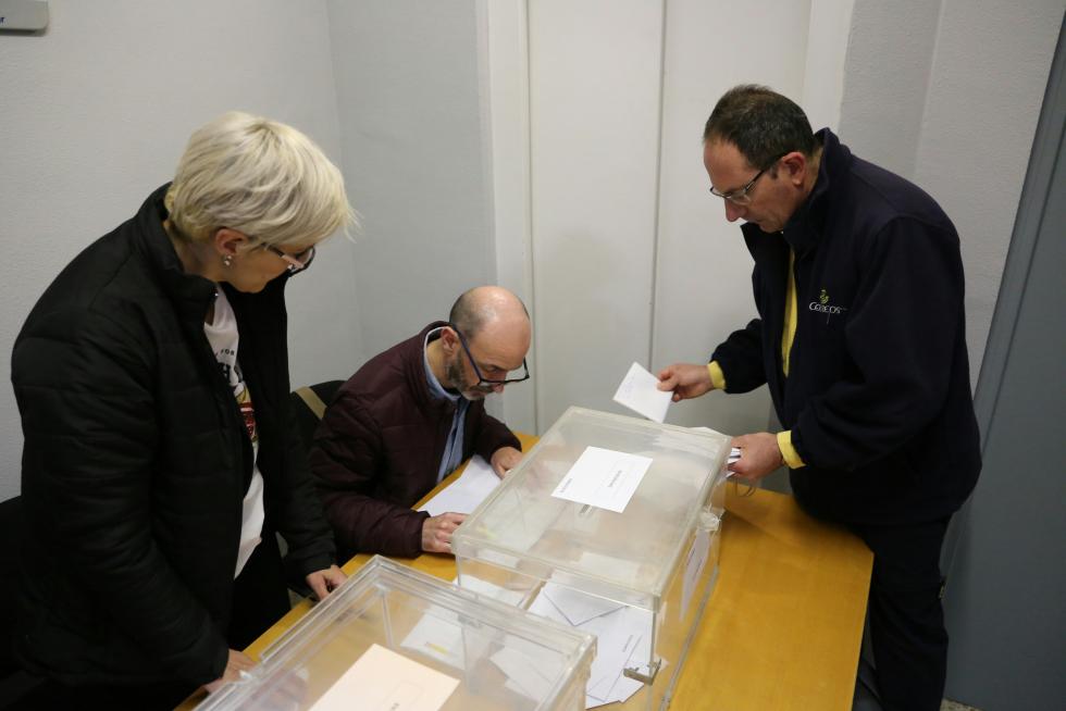 Imágenes de la jornada electoral en Aragón.