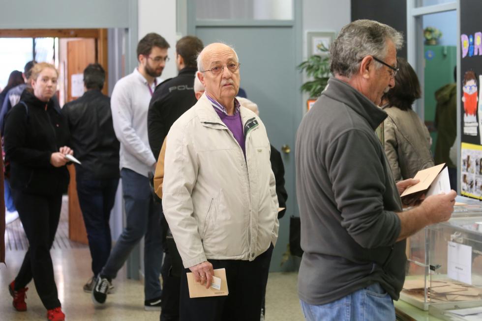 Imágenes de la jornada electoral en Aragón.