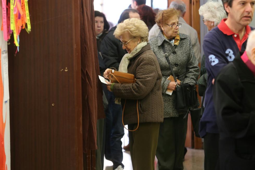 Imágenes de la jornada electoral en Aragón.