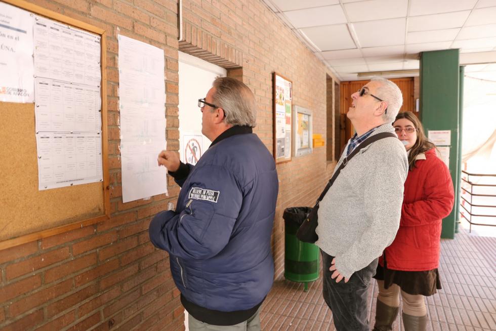 Imágenes de la jornada electoral en Aragón.