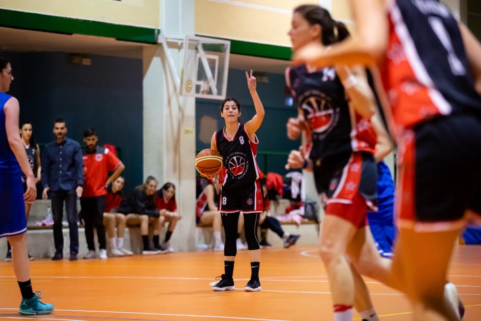 Baloncesto. Primera Femenina- Old School vs. Helios.