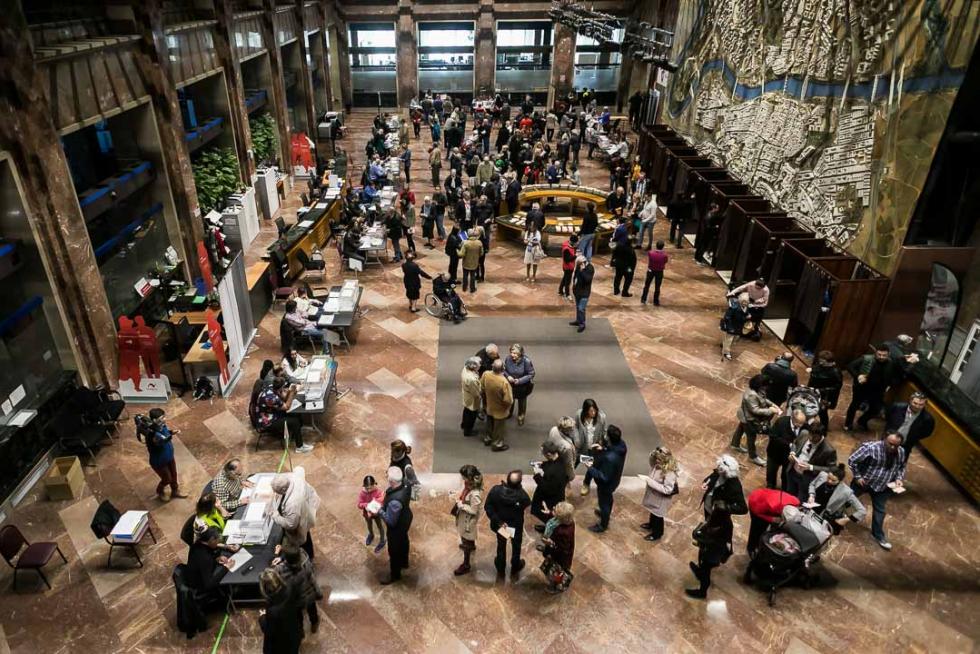Imágenes de la votación para las Elecciones Generales en la Comunidad