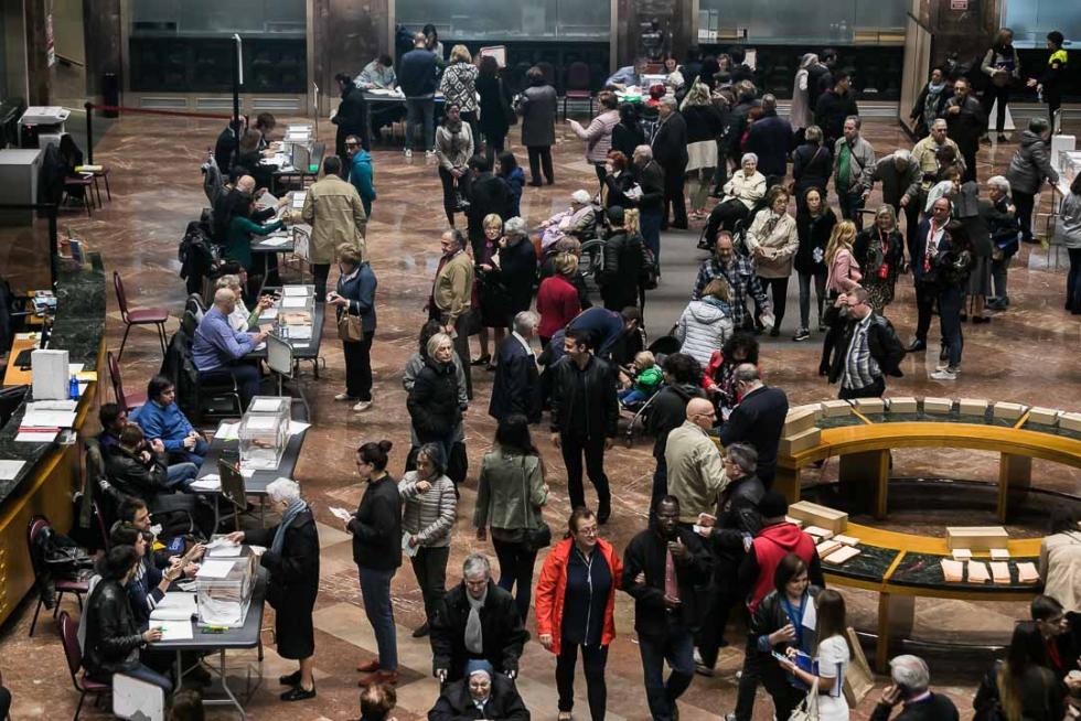 Imágenes de la votación para las Elecciones Generales en la Comunidad