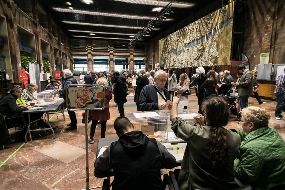 Imágenes de la votación para las Elecciones Generales en la Comunidad