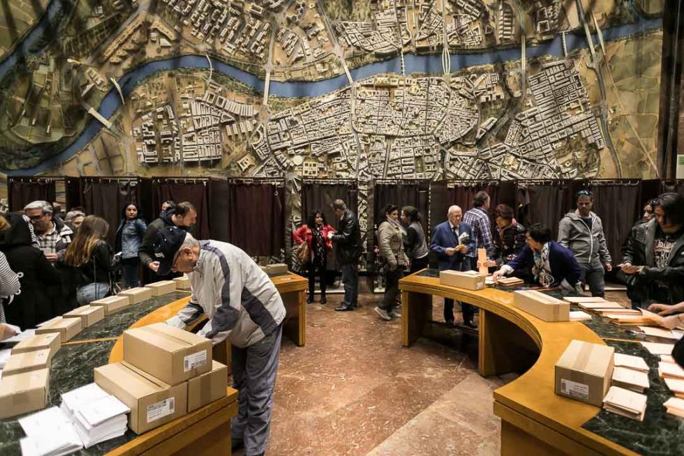 Imágenes de la votación para las Elecciones Generales en la Comunidad
