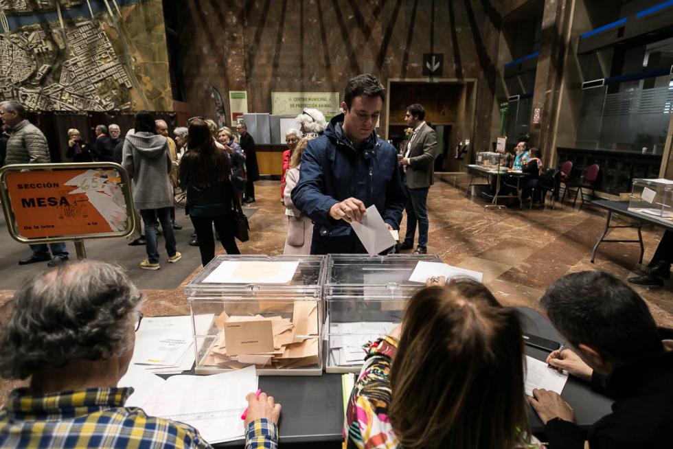 Imágenes de la votación para las Elecciones Generales en la Comunidad