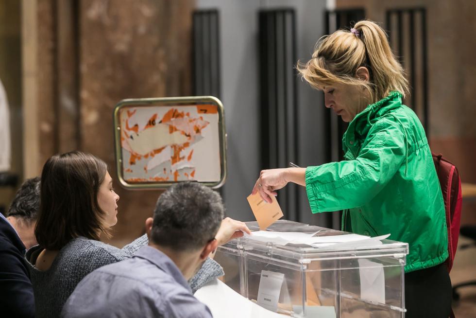 Imágenes de la votación para las Elecciones Generales en la Comunidad