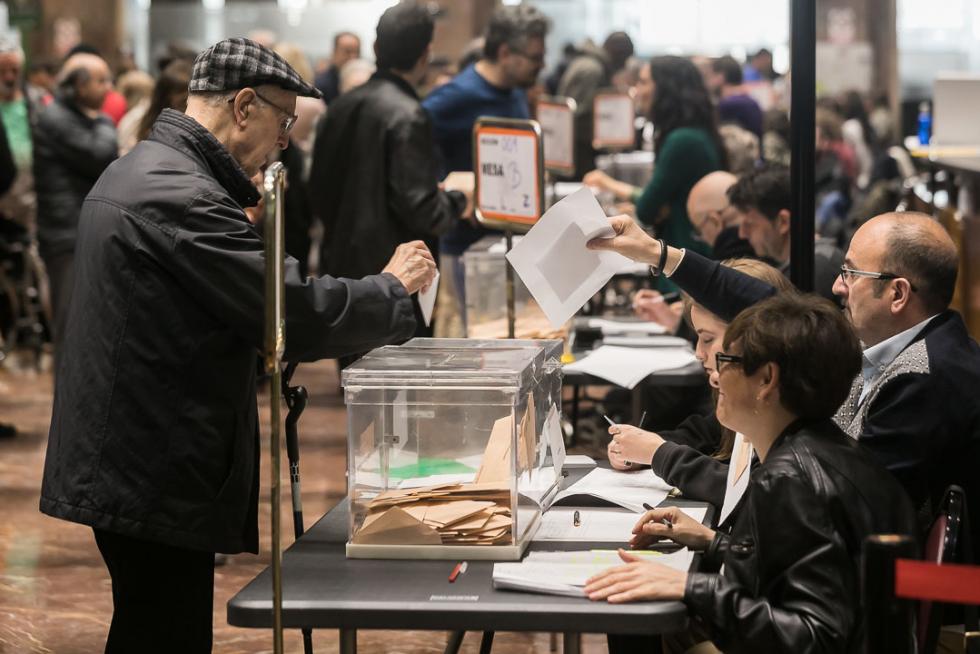 Imágenes de la votación para las Elecciones Generales en la Comunidad