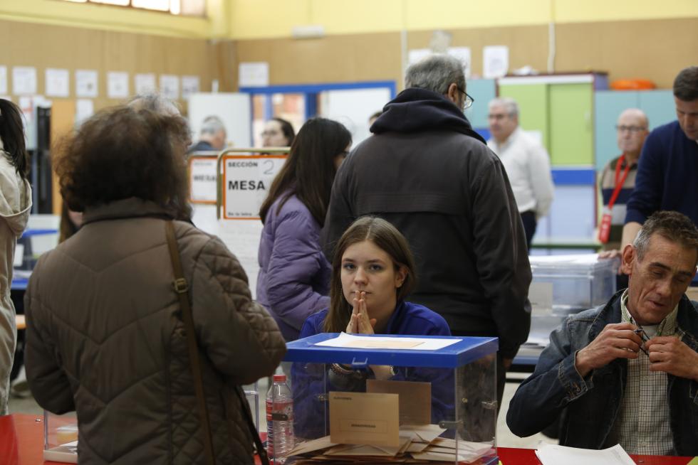 Imágenes de la votación para las Elecciones Generales en la Comunidad