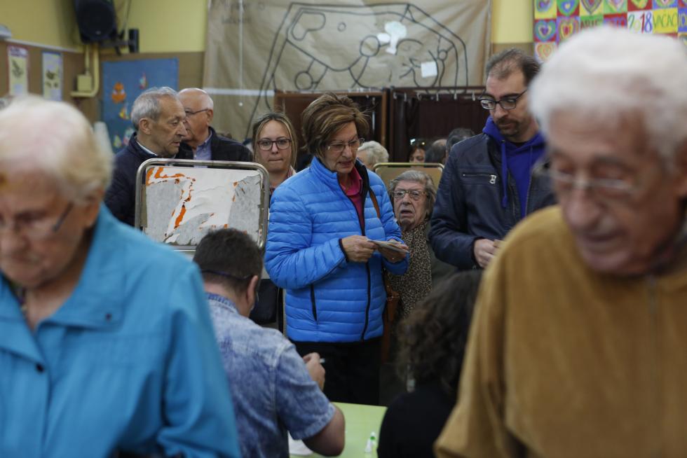 Imágenes de la votación para las Elecciones Generales en la Comunidad