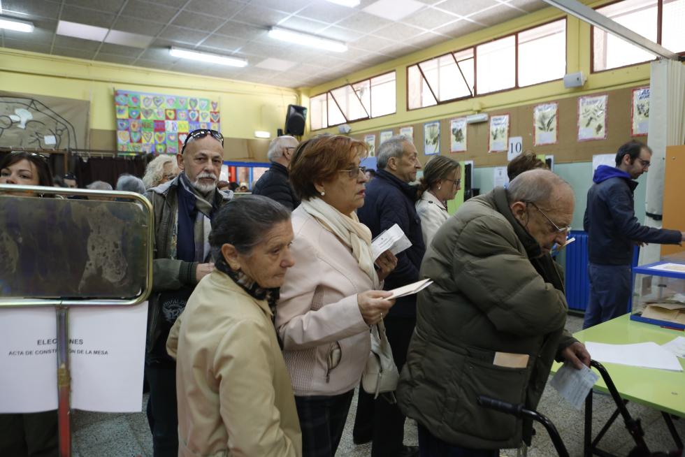 Imágenes de la votación para las Elecciones Generales en la Comunidad