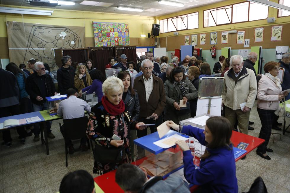 Imágenes de la votación para las Elecciones Generales en la Comunidad