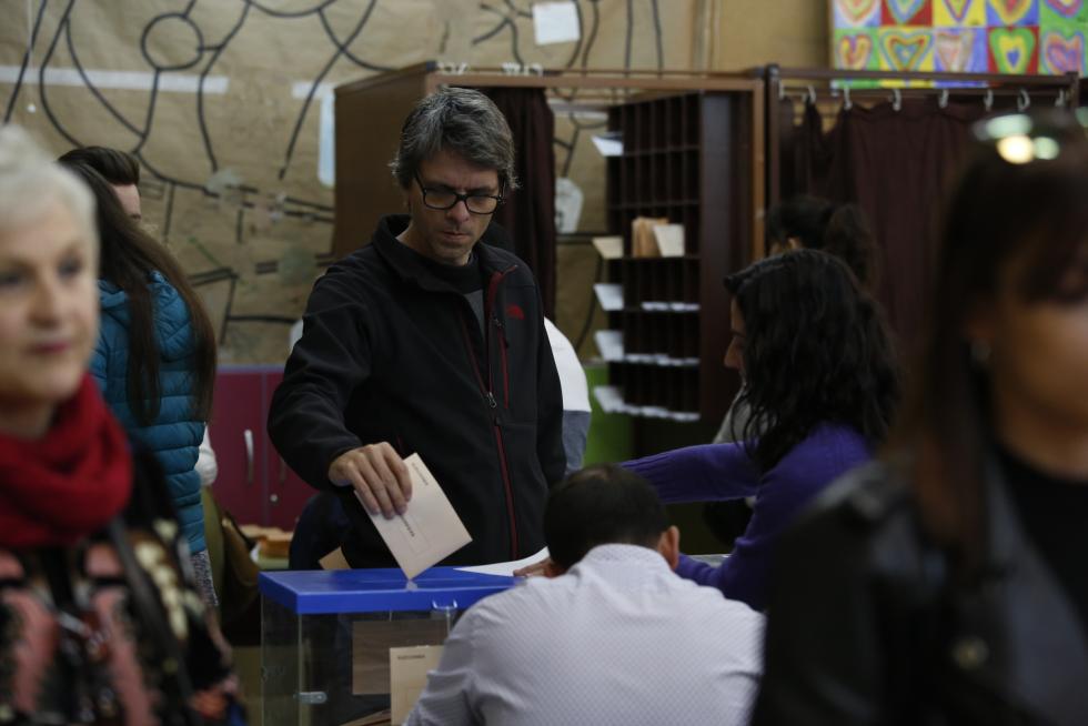 Imágenes de la votación para las Elecciones Generales en la Comunidad
