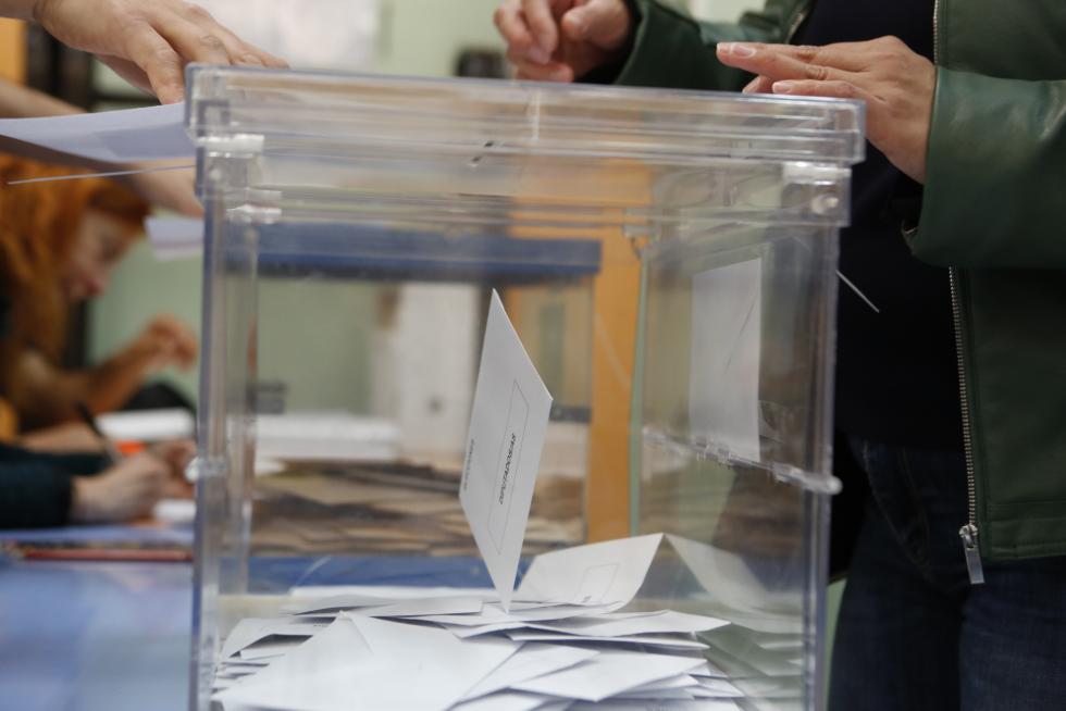 Imágenes de la votación para las Elecciones Generales en la Comunidad