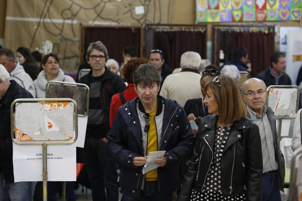 Imágenes de la votación para las Elecciones Generales en la Comunidad