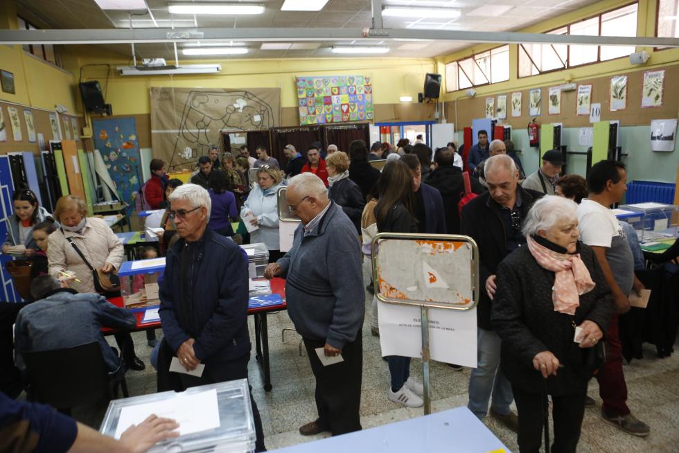 Imágenes de la votación para las Elecciones Generales en la Comunidad