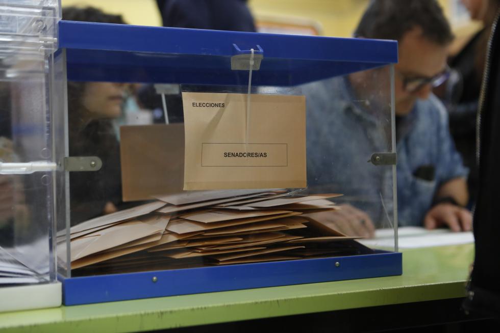 Imágenes de la votación para las Elecciones Generales en la Comunidad