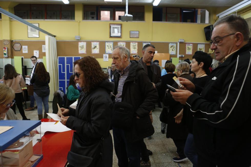 Imágenes de la votación para las Elecciones Generales en la Comunidad