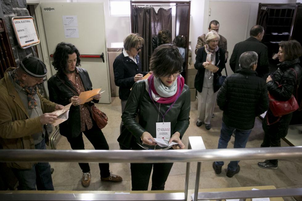 Imágenes de la votación para las Elecciones Generales en la Comunidad