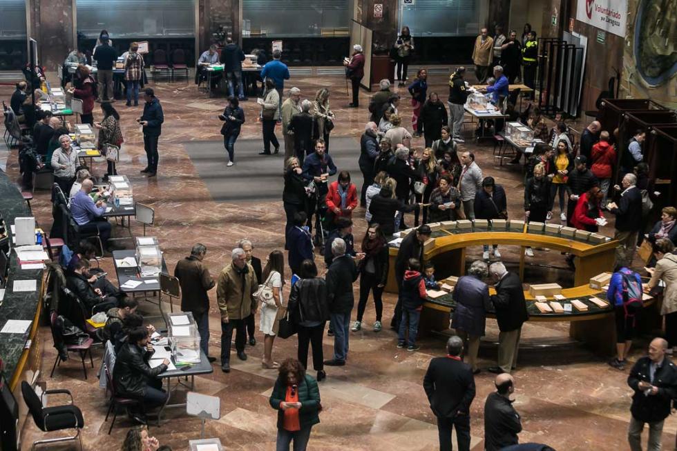 Imágenes de la votación para las Elecciones Generales en la Comunidad