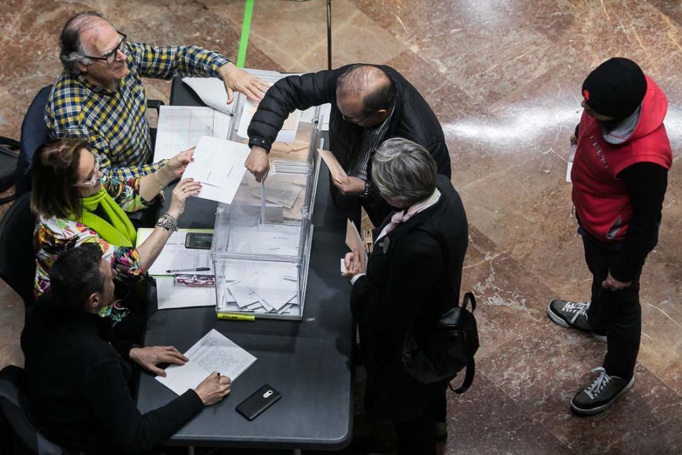 Imágenes de la votación para las Elecciones Generales en la Comunidad