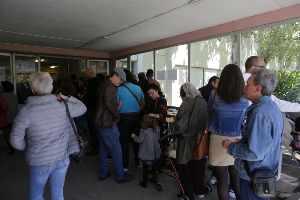 Imágenes de la votación para las Elecciones Generales en la Comunidad.