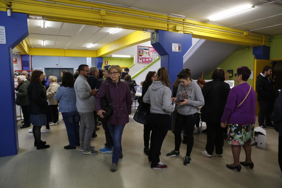 Imágenes de la votación para las Elecciones Generales en la Comunidad.