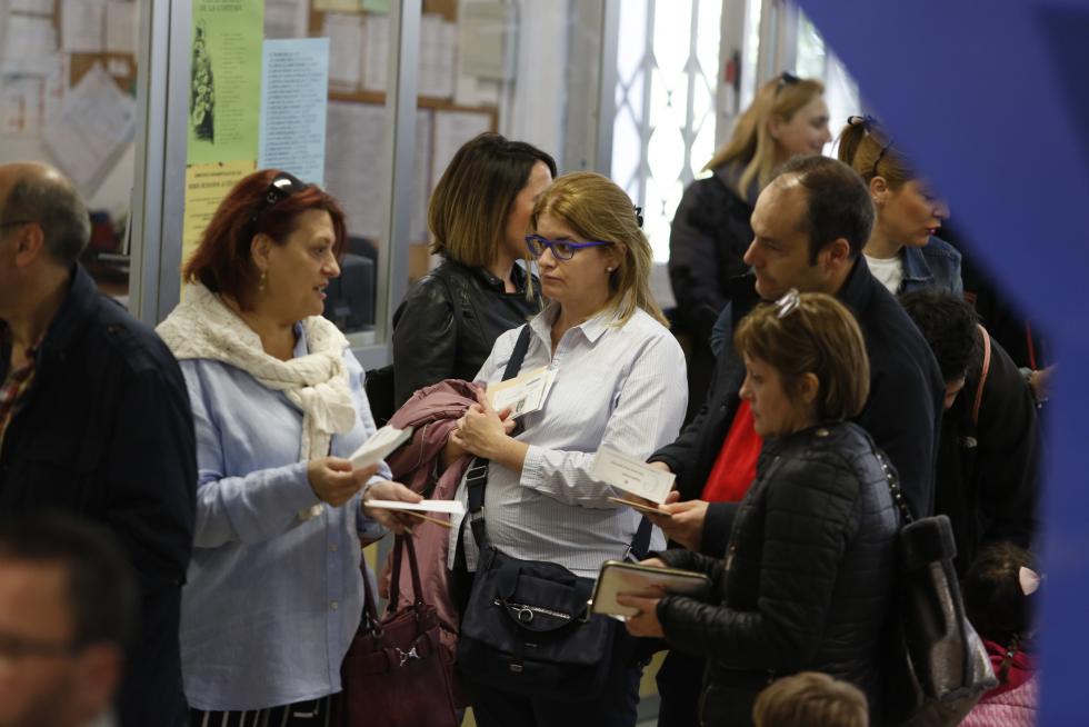 Imágenes de la votación para las Elecciones Generales en la Comunidad.