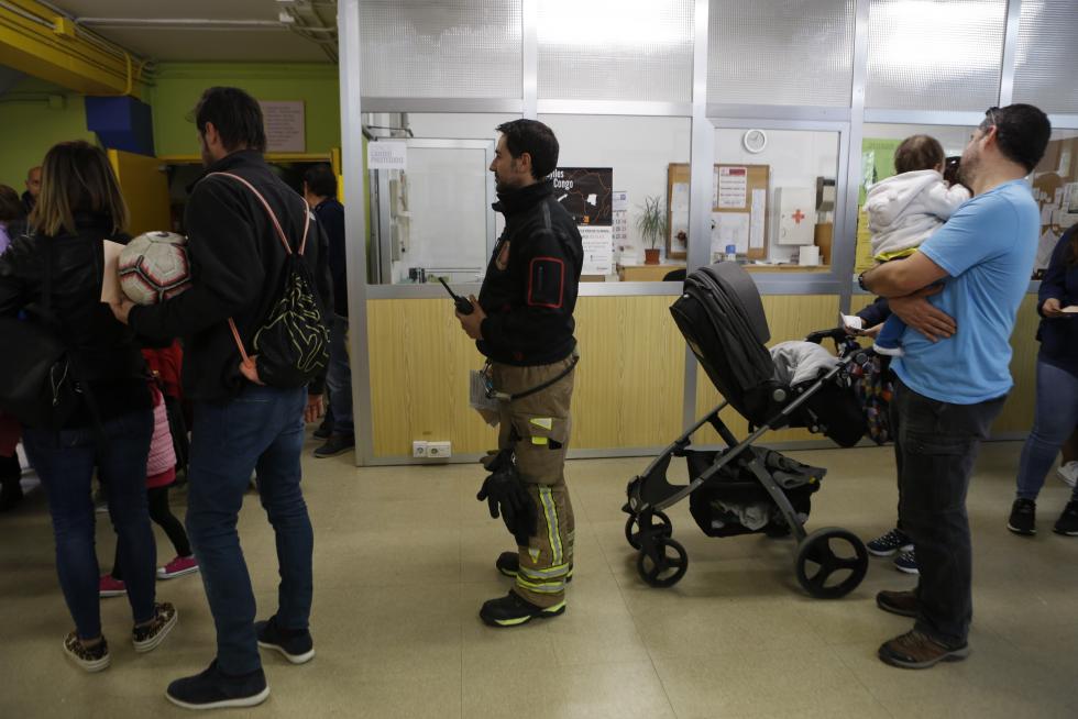 Imágenes de la votación para las Elecciones Generales en la Comunidad.