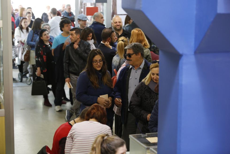 Imágenes de la votación para las Elecciones Generales en la Comunidad.