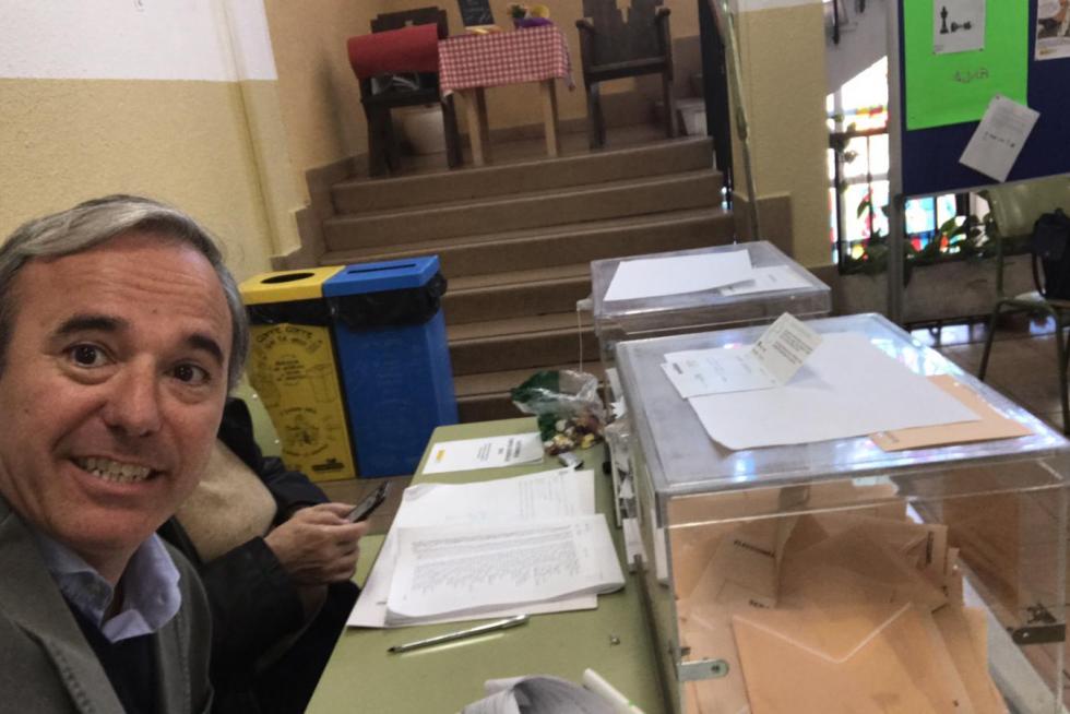 El candidato del PP a la alcaldía de Zaragoza, Jorge Azcón, ejerce de vocal.