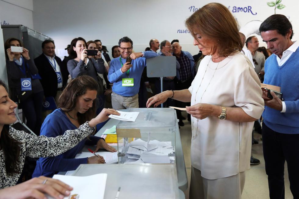 José María Aznar, votando.