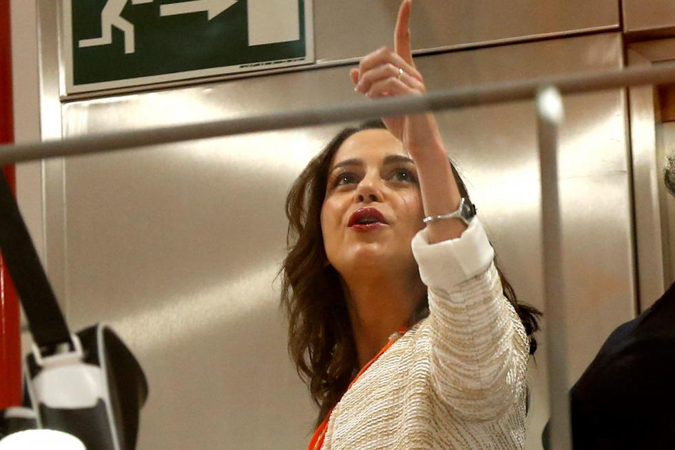 La cabeza de lista por Barcelona de Ciudadanos, Inés Arrimadas, a su llegada a la sede de Ciudadanos tras el cierre de los colegios electorales