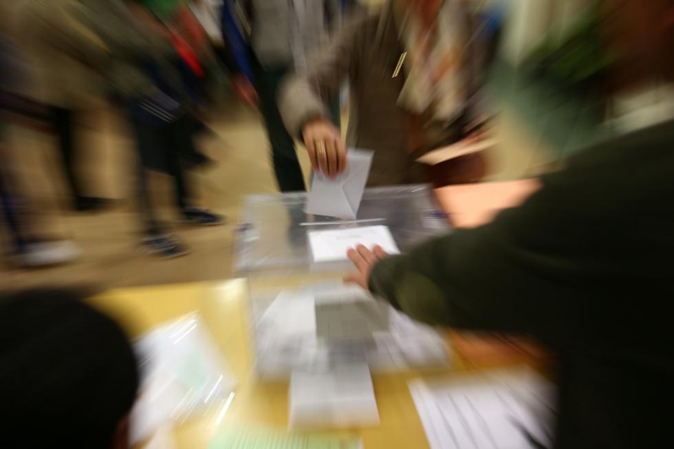 Los españoles acuden a las urnas a votar en las Elecciones Generales