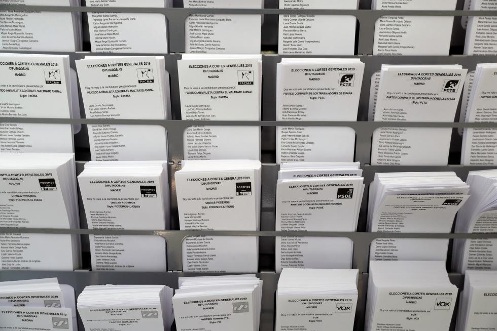 Los españoles acuden a las urnas a votar en las Elecciones Generales