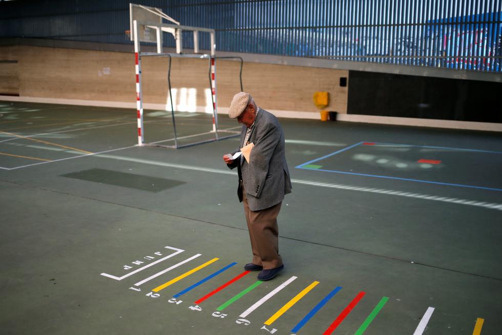 Los españoles acuden a las urnas a votar en las Elecciones Generales