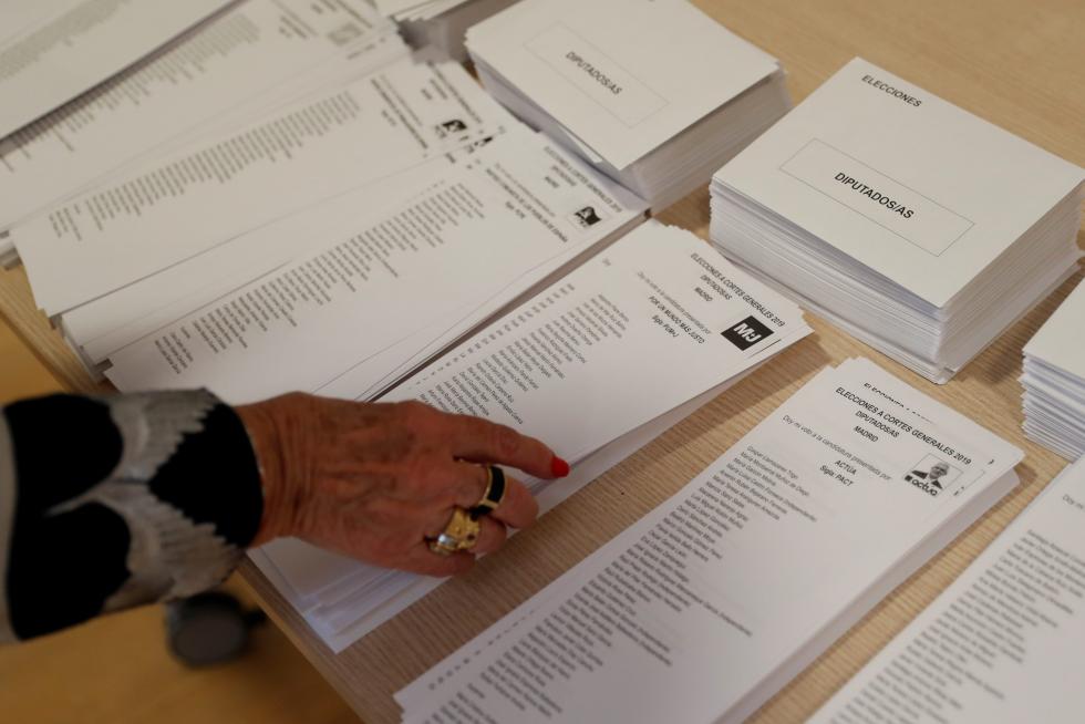 Los españoles acuden a las urnas a votar en las Elecciones Generales