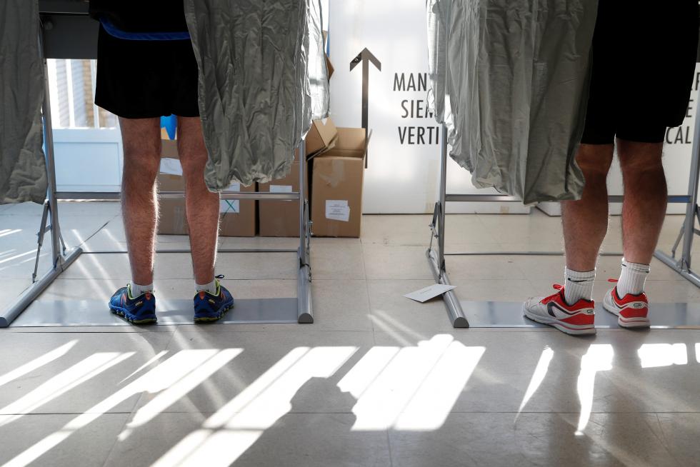 Los españoles acuden a las urnas a votar en las Elecciones Generales