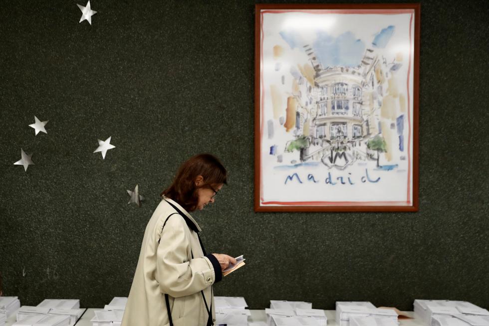 Los españoles acuden a las urnas a votar en las Elecciones Generales