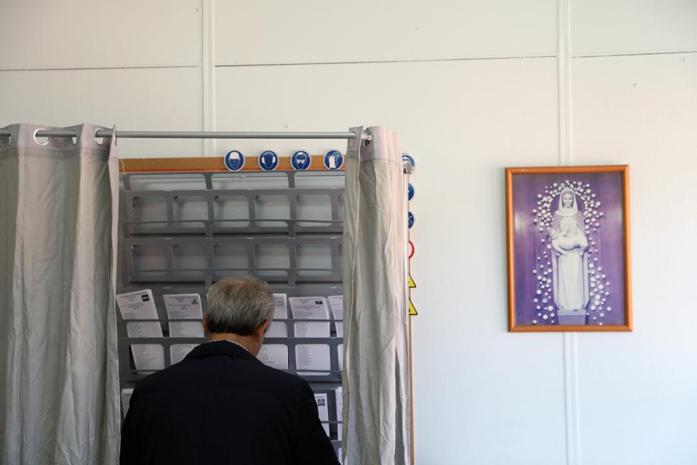 Los españoles acuden a las urnas a votar en las Elecciones Generales