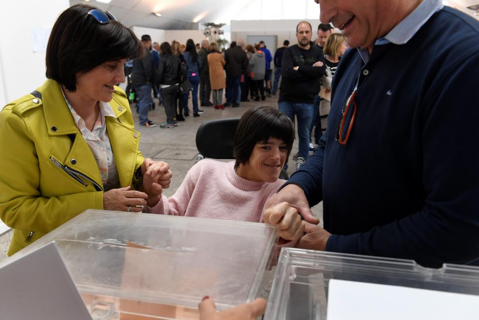Los españoles acuden a las urnas a votar en las Elecciones Generales