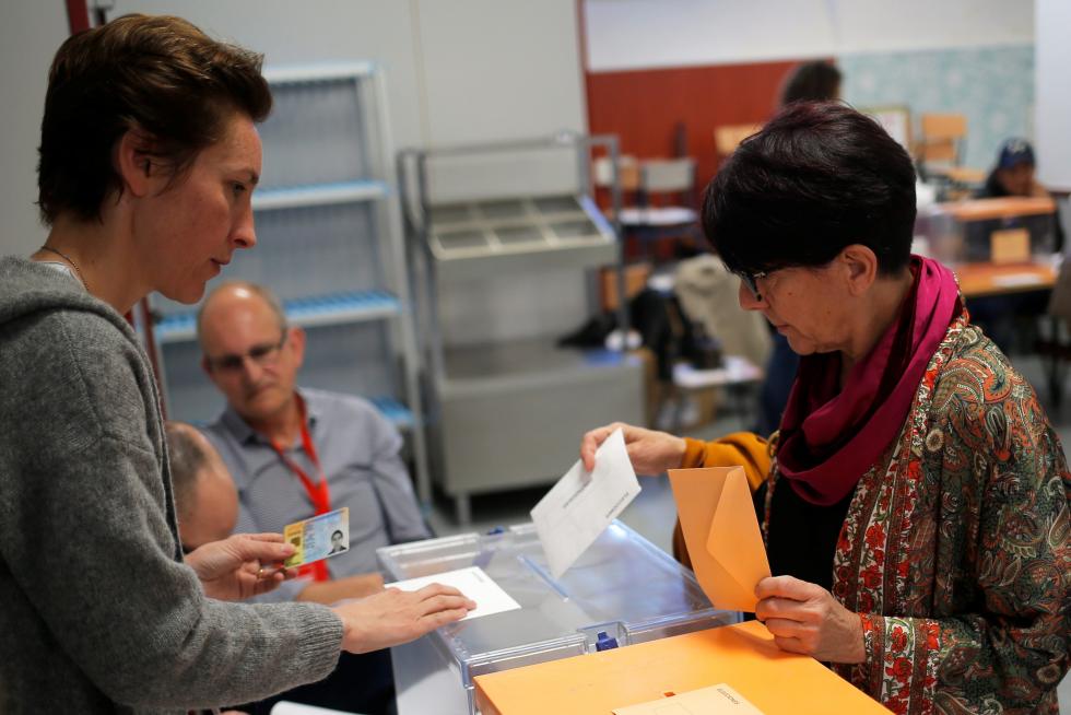 Los españoles acuden a las urnas a votar en las Elecciones Generales