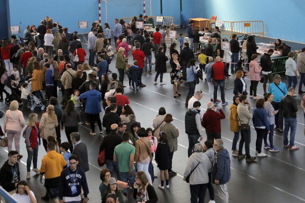 Los españoles acuden a las urnas a votar en las Elecciones Generales